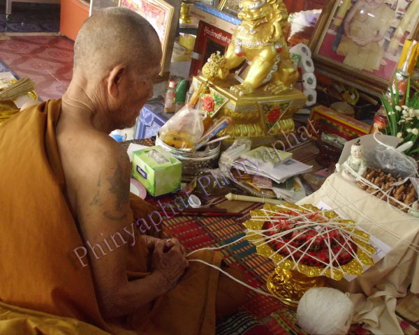 พี่รัก-น้องยม เทวบุตร-เทวฤทธิ์ ญาท่านเขียน ปุญฺญกาโม ป่าช้าโพนสิม จ.อุบลฯ 1 ขวด**เคาะเดียว**E3**