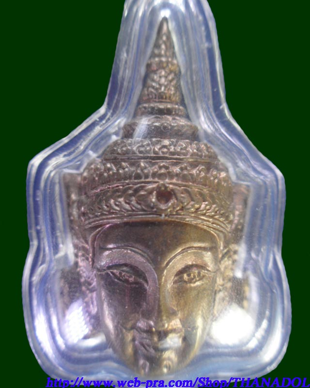 หลวงปู่กาหลงเขี้ยวแก้ว วัดเขาแหลม จ.สระแก้ว เศียรพระลักษณ์หน้าทองเนื้อสัมฤทธิ์ขอมโบราณแก่ทองคำรุ่นแร