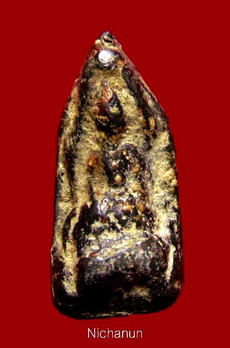 พระรอดหนองมนสนิมแดง