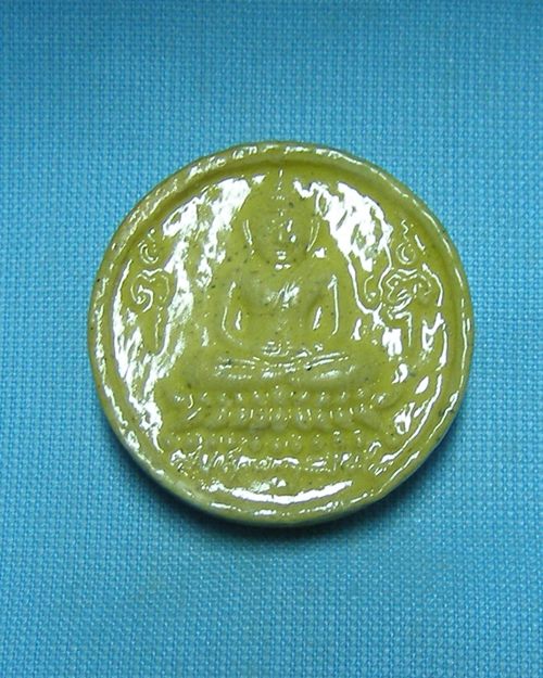 พระผงจันทร์ลอยลงแล็คเกอร์ ประมาณปี22 วัดบวรนิเวศวิหาร กทม [3]