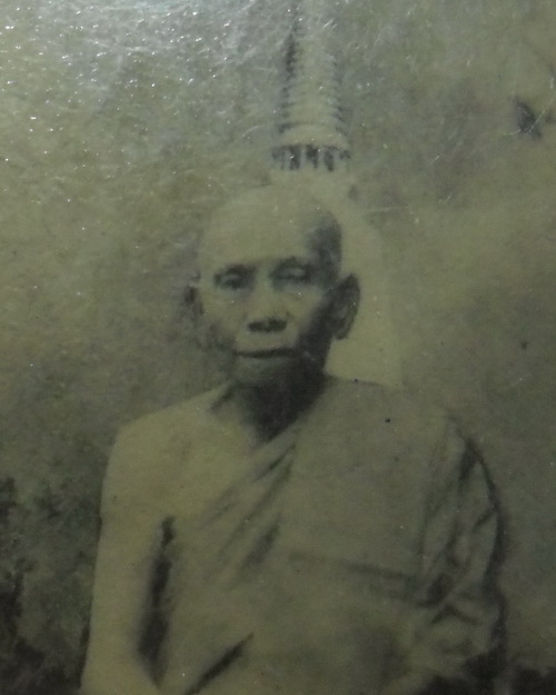 รูปถ่ายท่านคล้าย วาจาสิทธิ์ วัดสวนขัน จ.นครศรีธรรมราช รูปถ่าย 2 รูปประกบอัดกระจกเลี่ยมพลาสติกกันน้ำ