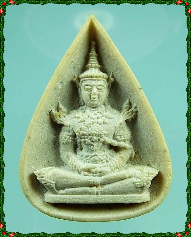 พระแก้วมรกต หลังภปร. ทรงเครื่อง วัดบวรนิเวศ ปี 2530 จ.กรุงเทพฯ พร้อมกล่องเดิม ครับ
