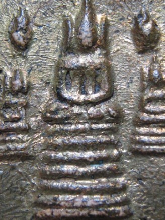 พระพิมพ์สามพี่น้อง ปี2510 เนื้อผง วัดไร่ขิง จ.นครปฐม สภาพพอสวย