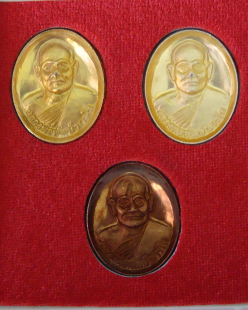 เหรียญหลวงพ่อพัฒน์ นารโท รุ่น111ปี (ชุดเงิน-ทอง-นาค) 