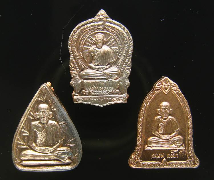 **3 เซียนจิ๋ว 3 องค์ เนื้อนวะ หลวงพ่อเกษม ปี 37 เคาะเดียวแดง**DD21