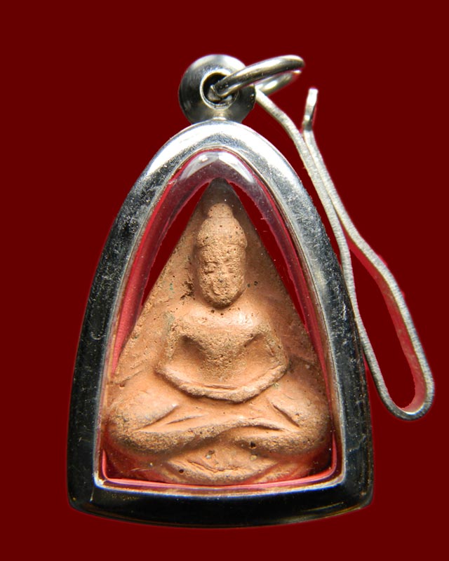 พระโพุธิจักรหลวงพ่อลีพิมพ์สามเหลี่ยมหลังจารเคาะเดียว300บาทครับ
