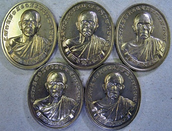 หลวงพ่อคูณ รุ่น ทวีคูณ เคาะเดียว 5 เหรียญ เนื้ออัลปาก้า