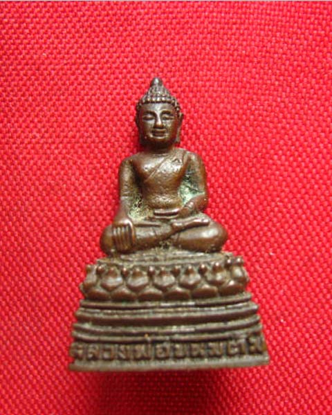 รูปหล่ออุดกริ่ง หลวงพ่อขนมต้ม วัดบางลำภู เพชรบุรี สวยครับ