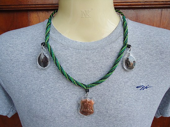 	*วัดใจ* สร้อยคอเชือกเทียนถัก งานถักด้วยมือทั้งเส้น ความยาว 23 นิ้ว ห้อยพระ 3 องค์