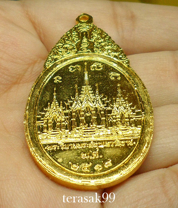 เหรียญพระสยามเทวาธิราช วัดป่ามะไฟ ปี2518 พิมพ์ใหญ่บล็อกนิยม เนื้อกะไหล่ทองเดิมจากวัด สภาพสวยๆ
