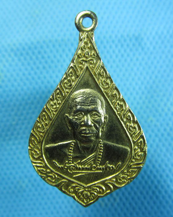 เหรียญครูบาพรหมา วัดพระพุทธบาทตากผ้า ปี 2530 ..เริ่ม20บาท.(16/01/57-74)