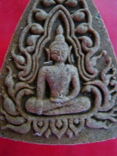 ขุนแผนเนื้อว่านมหาเสน่ห์ผสมผงรกแมว หลวงปู่คำบุ รุ่นเมตตามหาระรวย พิมพ์เล็ก(ว่านไม้กาฝากรักกาฝากหลง)