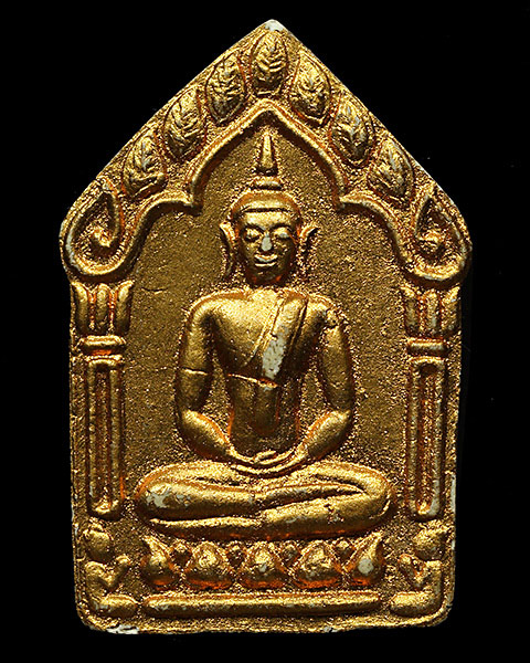 ขุนแผนผงพรายกุมาร พิมพ์ใหญ่ หลวงพ่อสาคร วัดหนองกรับ จ.ระยอง ปี 2546 เนื้อขาว หลังตระกุดทองแดงคู่