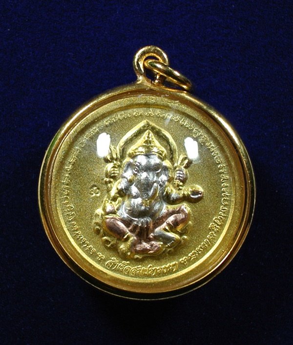** วัดใจ 10 บาท *** พระพิฆเนศ หลัง พ่อแก่ หลวงพ่อพูล ทอง3 K เลี่ยมทองไมครอนผ่าหว่าย เสริมโชคลาภ สวยๆ