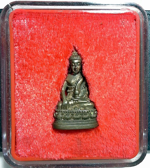 พระกริ่งอติสโย เนื้อนวะโลหะ หลวงปู่เจียม อติสโย ปี 2538 สภาพสวยมาก พร้อมกล่องเดิม หายากครับ
