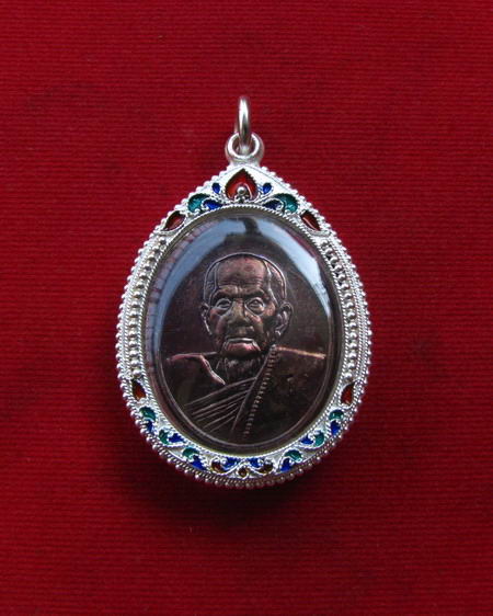 กรอบเงิน ติดไข่ปลา ดัดลาย ลงยาสุโขทัย  ใส่ เหรียญหลวงปู่หมุน รุ่นแรก พิมพ์ครึ่งองค์ ปี 42  #  4