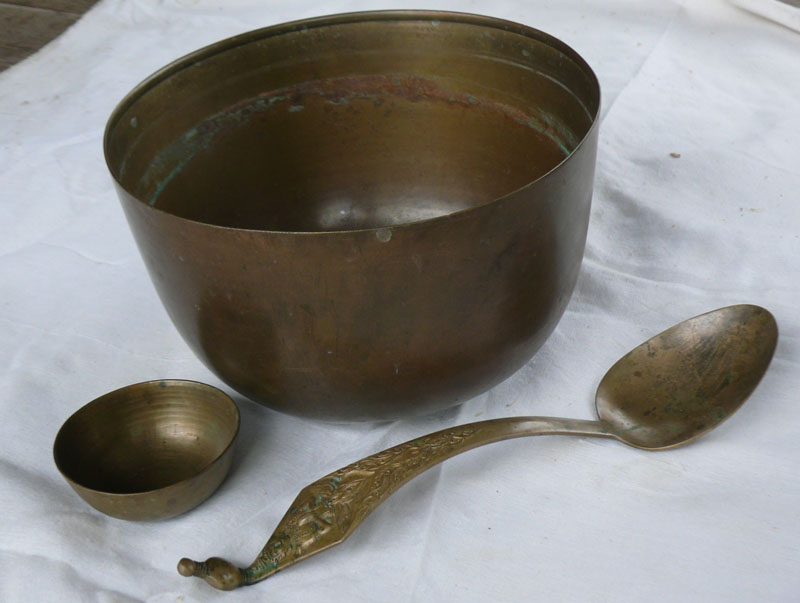 ขันลงหิน พร้อมทัพพี และขันใบเล็ก