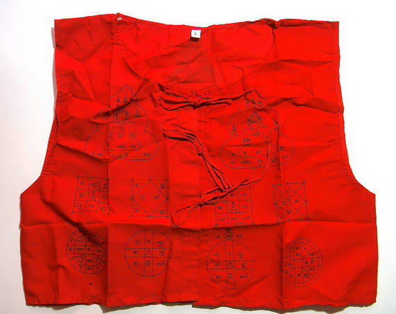 เสื้อยันต์ เสาร์ ๕ มหาบารมี รุ่นแรก หลวงปู่หงษ์ วัดเพชรบุรี จ.สุรินทร์