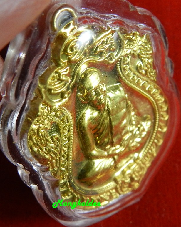 เสมา 6 รอบ หลวงพ่อสาคร วัดหนองกรับ เนื้อทองเหลือง เลข 412 <<สวยพร้อมกล่องเดิม>>>