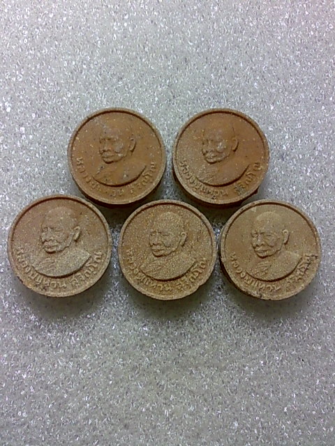 พระเนื้อผง ลป แหวน 5องค์สวยเดิมๆครับ
