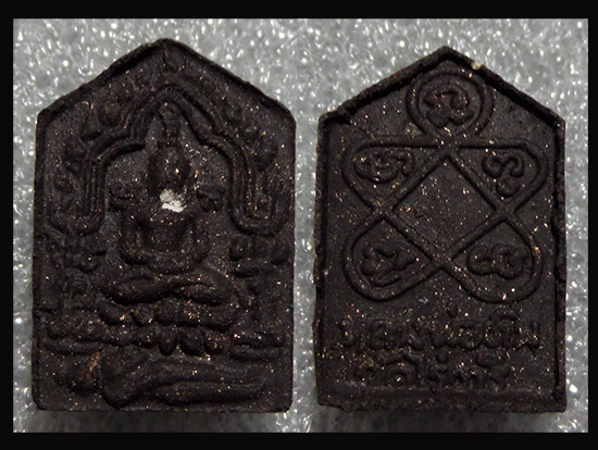 พระขุนแผนแสนแสบ หลวงปู่ทิม วัดละหารไร่ เนื้อเขียว+เนื้อดำ (พิมพ์เล็ก)