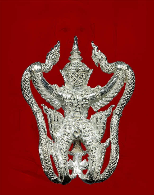 พญาครุฑ รุ่นแรก หลวงปู่เช้า อตตฺจิตโต เนื้อเงิน สร้าง  227 องค์