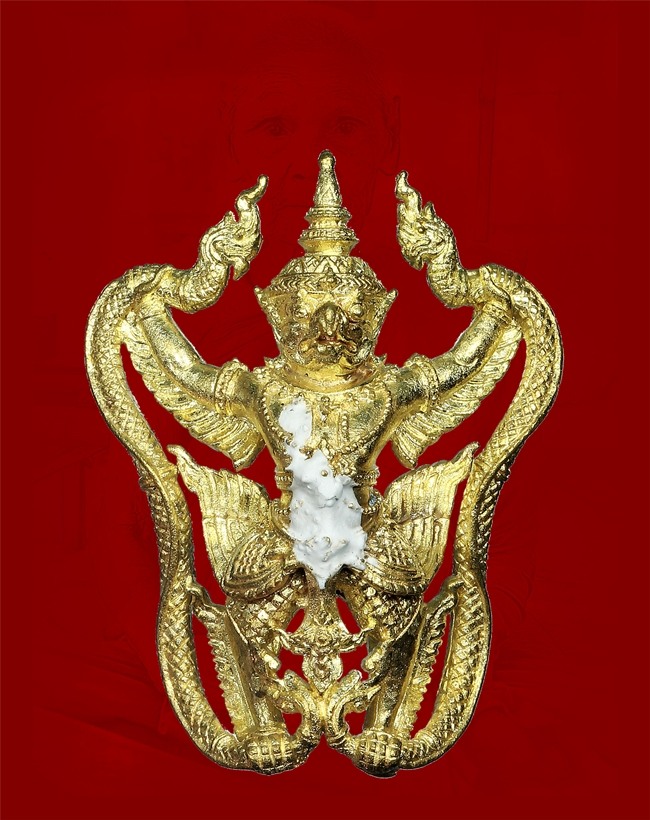 พญาครุฑ รุ่นแรก หลวงปู่เช้า อตตฺจิตโต เนื้อทองทิพย์ สร้าง  2,116 องค์