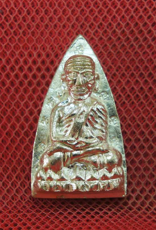 หลวงปู่ทวดหลังเตารีดหล่อโบราณวัดบวรนิเวศวิหาร เนื้อนวะโลหะแก่เงิน 12 โค๊ด หมายเลข 125 ปี 43