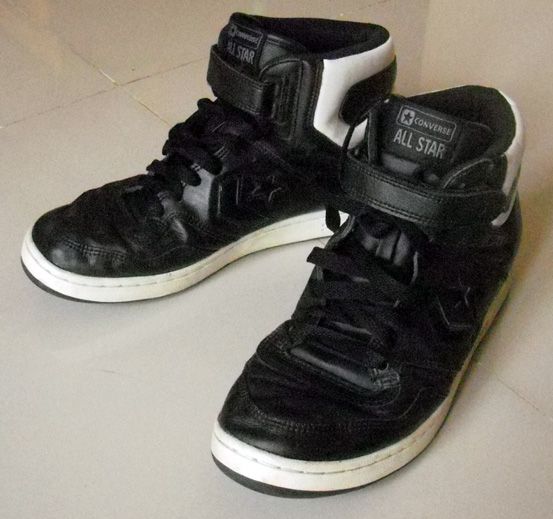 SALE เคลีย์รพื้นที่ตู้รองเท้า CONVERSE ของแท้ หนังดำ เปิดเริ่มแค่899บาท จะได้เท่าไรเท่านั้นครับ