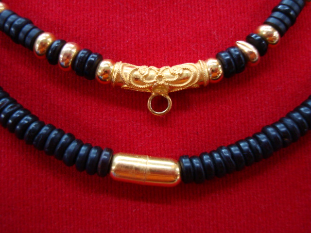 จัดของสวยๆมาให้ครับท่าน สร้อยคอสั่งทำเม็ดทองคำแท้ๆสวยๆครับ ยาวกำรังดี แพงเราไม่ขาย