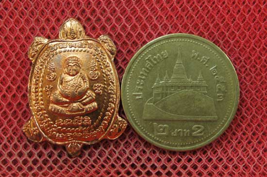 เต่าหลวงพ่อหลิว วัดไทรทองพัฒนา รุ่น เฮงกับเฮง ปี 38 งานปิดทองลูกนิมิต เนื้อทองเเดง พร้อมกล่อง