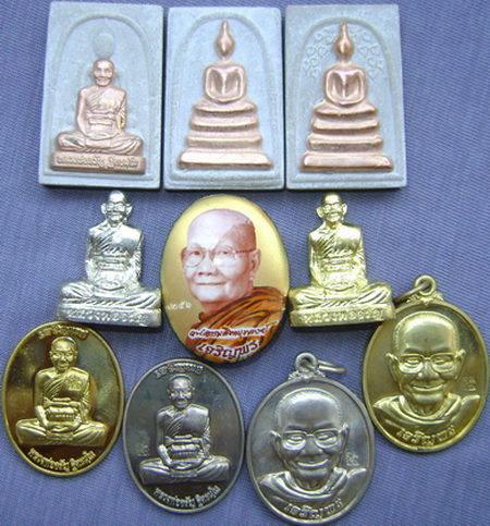 พระชุดกรรมการสร้างรั้วเล็กหลวงพ่อจรัญ วัดอัมพวัน รุ่นเจริญพร ปี2554