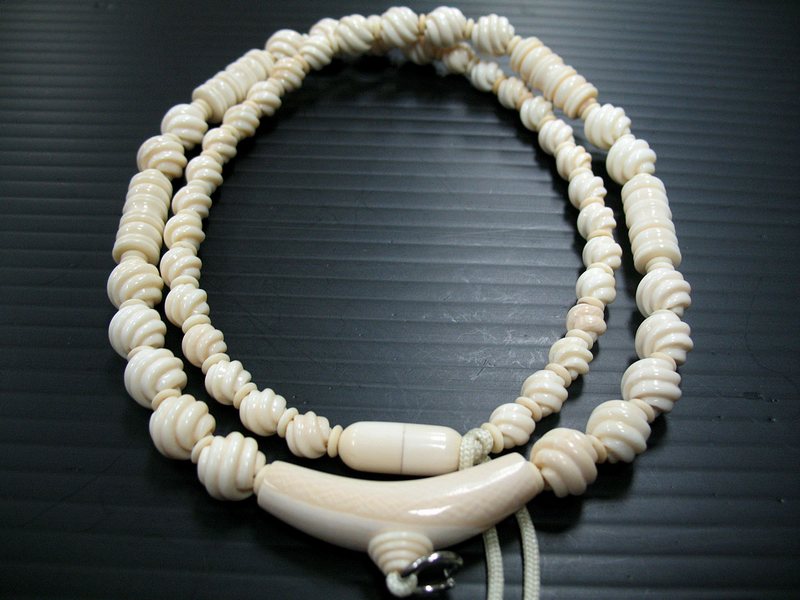 สร้อยงาช้างเม็ดตะกร้อเกลียวไล่ระดับใหญ 10 มิล กับ8 มิล หัวมูมเมอแรงใหญ่ ยาว 4.1 ซ.ม หนา 11 มิล ใหญ่แ