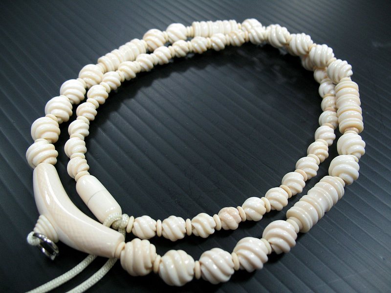 สร้อยงาช้างเม็ดตะกร้อเกลียวไล่ระดับใหญ 10 มิล กับ8 มิล หัวมูมเมอแรงใหญ่ ยาว 4.1 ซ.ม หนา 11 มิล ใหญ่แ