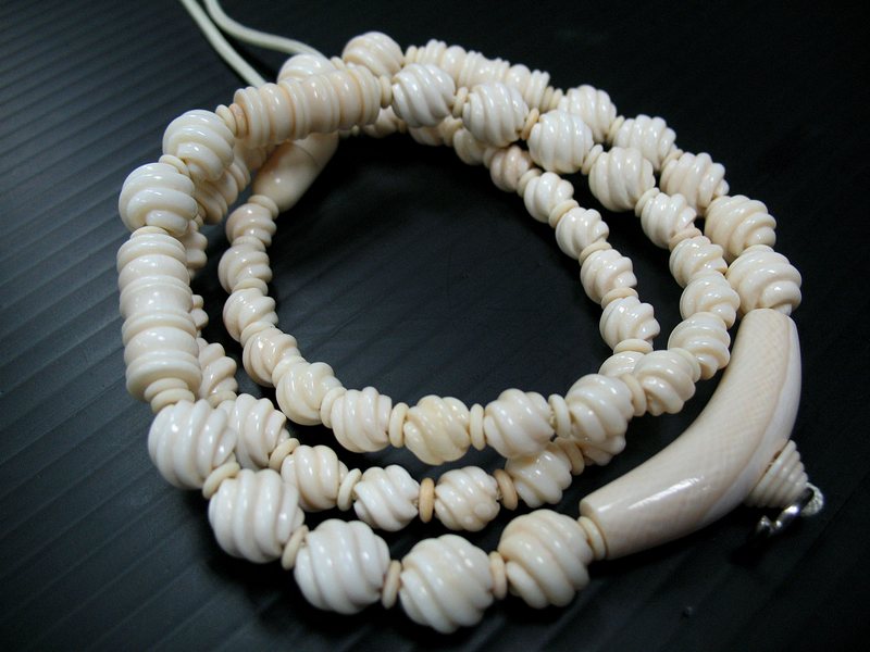 สร้อยงาช้างเม็ดตะกร้อเกลียวไล่ระดับใหญ 10 มิล กับ8 มิล หัวมูมเมอแรงใหญ่ ยาว 4.1 ซ.ม หนา 11 มิล ใหญ่แ