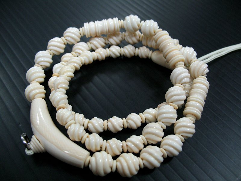 สร้อยงาช้างเม็ดตะกร้อเกลียวไล่ระดับใหญ 10 มิล กับ8 มิล หัวมูมเมอแรงใหญ่ ยาว 4.1 ซ.ม หนา 11 มิล ใหญ่แ