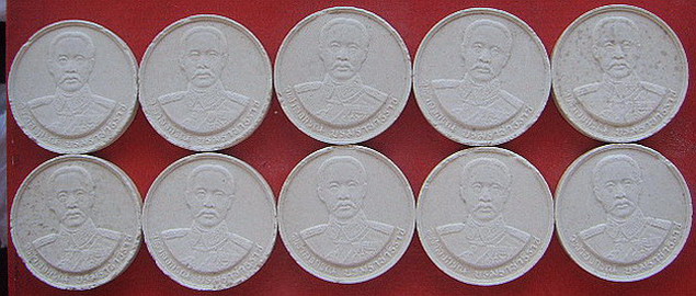 พระเนื้อผง ร.5 ที่ระลึก..เปิด อาคาร มจร.2536..รวม 10 องค์  พิธีมหามังคลาภิเษกวัดพระแก้ว. 2536 ......