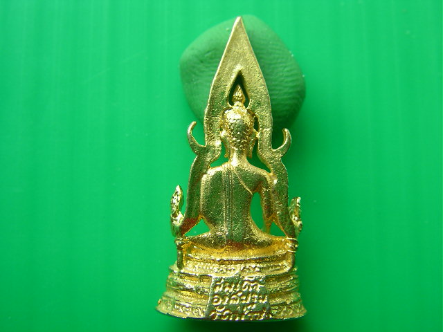 พระสมเด็จองค์ปฐม   รุ่น 3   ( ฐาน  มะ อะ อุ )   หลวงพ่อฤาษีลิงดำ  วัดท่าซุง   ครับ
