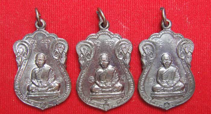(((วัดใจเคาะเดียว ๑๐ บาท ยกชุด 3 องค์))) เหรียญเสมาหลวงพ่อคูณ ปริสุทโธ วัดบ้านไร่ เนื้อทองแดงรมมันปู