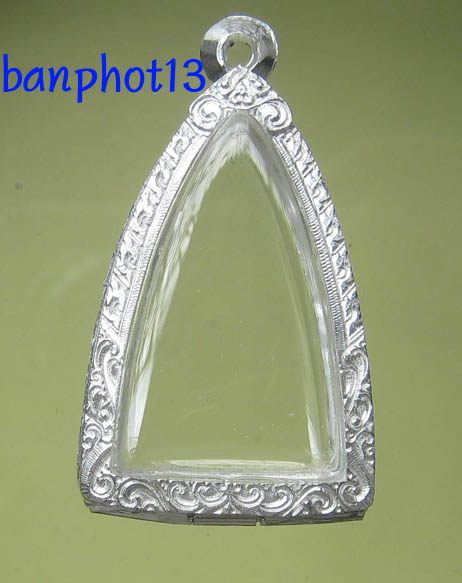 เคาะแรก  ตลับเงินแท้แกะลาย หลังเปิด ยกซุ้มใส่พระ ล.ป.ทวด พิมพ์หลังเตารีดใหญ่ หรือขนาดใกล้เคียง