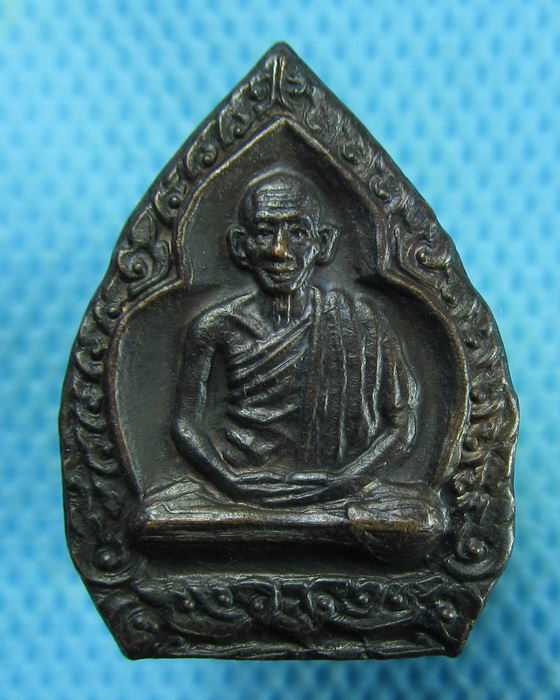 เหรียญทองแดง หลวงพ่อเกษม ลำปาง รุ่นบารมี 81..เริ่ม20บาท.(24/01/57-43)