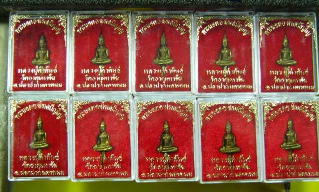 รุ่นแรก พระยอดธงโฆษปัญโญ หลวงปู่คำพันธ์ พิมพ์เล็ก เนื้อฝาบาตร ปี39......10...องค์
