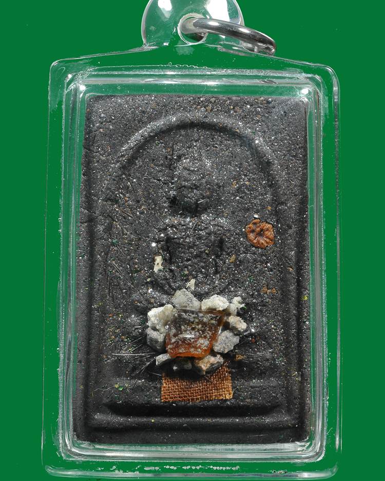 หลวงปู่เหรียญ จ.หนองคาย สมเด็จ9มงคล ปี40 เนื้อพิเศษ สีดำ ติดเกศา,จีวร,พระธาตุของหลวงปู่