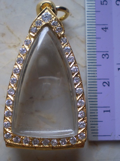 ตลับเงินแกะลาย  ล้อมเพชร  ชุบทองแท้  ใส่ ลป  ทวด  หลังเตารีดใหญ่ เคาะเดียว