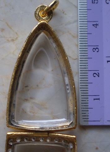 ตลับเงินแกะลาย  ล้อมเพชร  ชุบทองแท้  ใส่ ลป  ทวด  หลังเตารีดใหญ่ เคาะเดียว