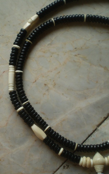 สร้อยกะลาตาเดียว  บวกงาช้างแท้  ห่วงกลางหัวขุน เคาะเดียว 