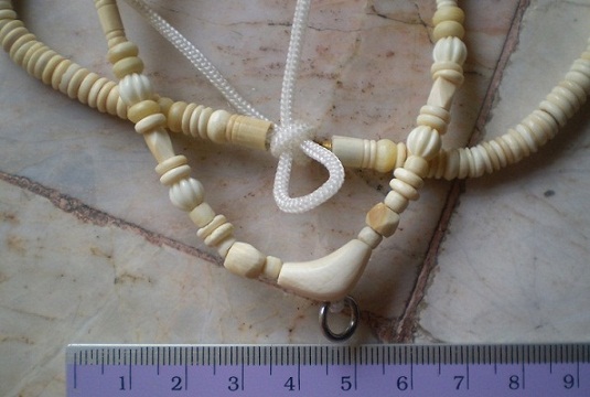 สร้อยงาช้างล้วน   ห่วงกลางทรงกระจับ  เคาะเดียว 