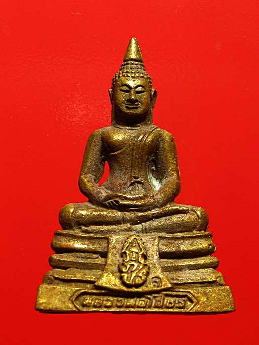 *พระหลักร้อย พุทธคุณหลักล้าน*พระกริ่งหลวงพ่อโสธร ภปร.หลังลายเซ็นต์ พิมพ์ใหญ่ เนื้อทองผสม กล่องเดิม