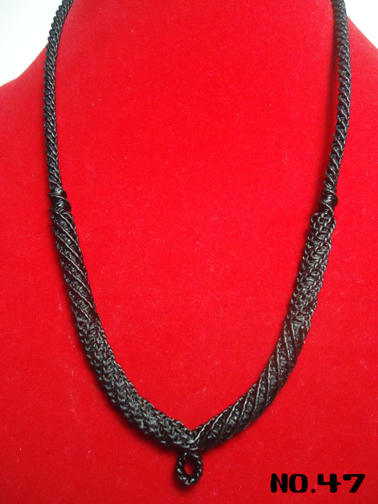 สร้อยคอเชือกเทียนถัก