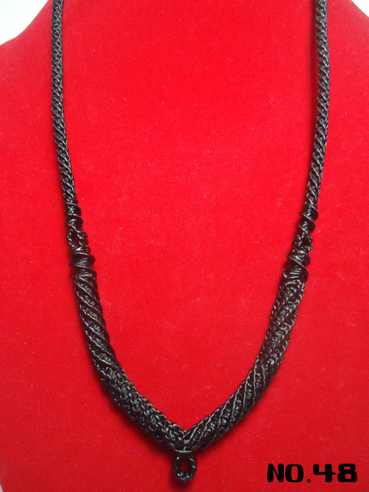 สร้อยคอเชือกเทียนถัก 3 ห่วง